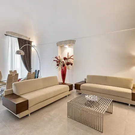 מלון דירות Casa Massima & 4*